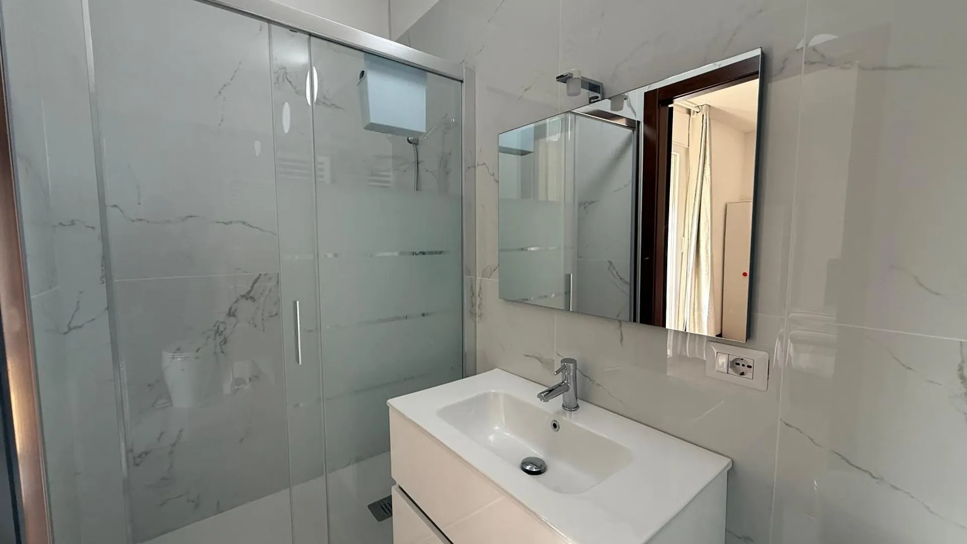 Privatunterkunft Beliy Hostel Venedig